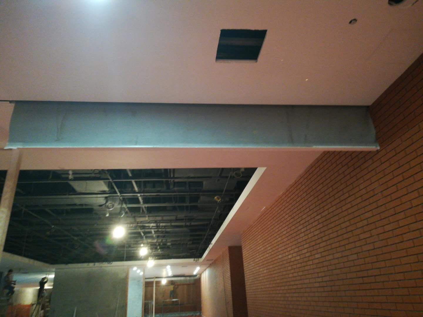 单樘挡烟垂壁与拼接式挡烟垂壁设计及原理